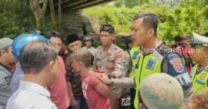 Warga Tangkap Pelaku Curanmor di Jembatan Suramadu Penangkapan pelaku curanmor di jembatan Suramadu (Foto: Zamachsari/beritajatim.com)