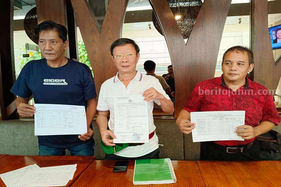 Hie Khie Sin (65) pengusaha asal Bali melaporkan Kurator Akhmad Abdul Aziz Zein dan rekan-rekannya ke Polrestabes Surabaya atas dugaan pemalsuan daftar piutang tetap. (Foto/ist)