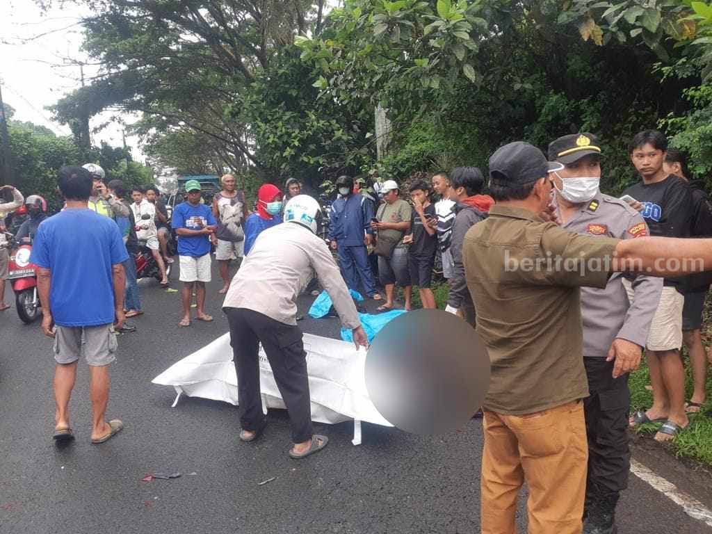 Pelaku Tabrak Lari di Dampit Malang Jadi Buruan Polisi Korban tabrak lari berinisial AS (14), di Jalan Raya Desa Majang Tengah, Kecamatan Dampit, Kabupaten Malang.