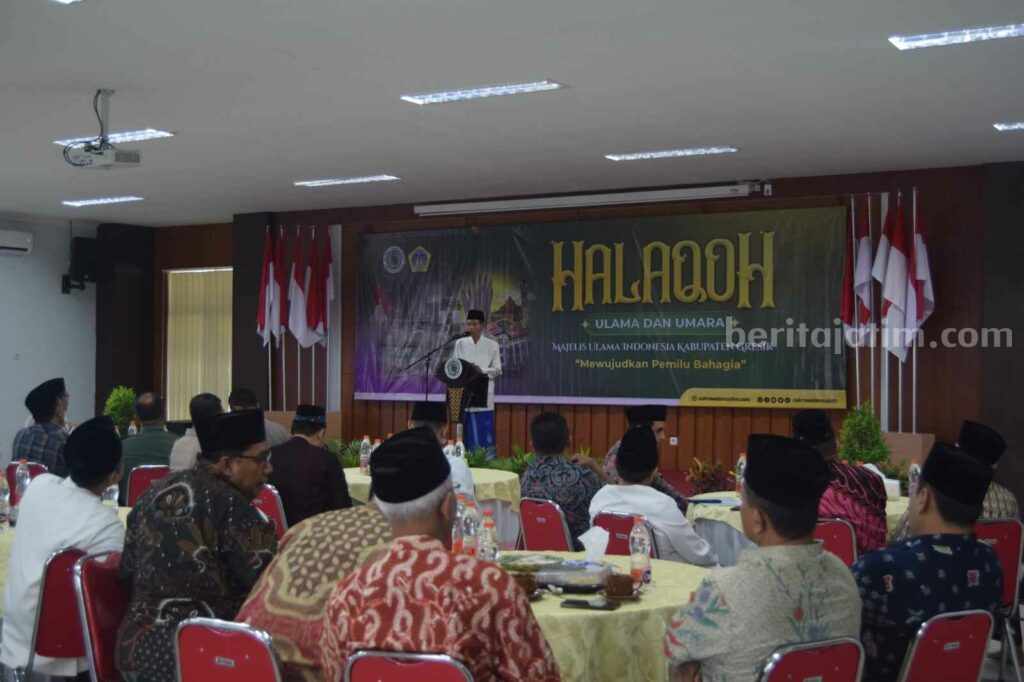 MUI Gresik Ajak Pemilu Damai dan Bahagia Ketua MUI Gresik KH Mansoer Shodiq