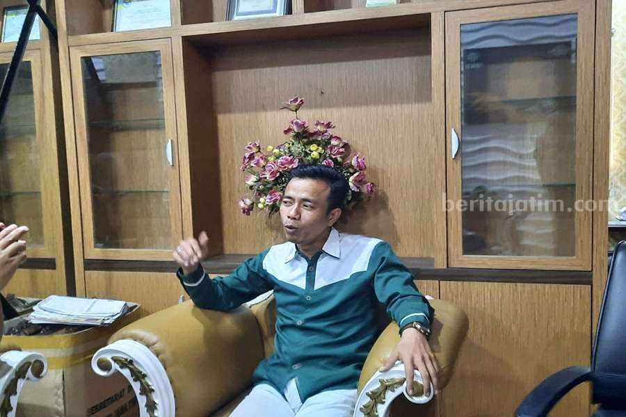 Caption: Juru Bicara Timprov Anies-Muhaimin Jatim, Fauzan Fuadi