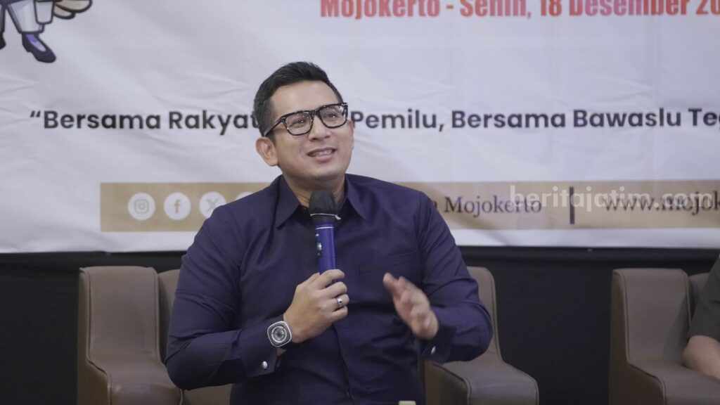 Pj Wali Kota Mojokerto Moh Ali Kuncoro saat menghadiri Sosialisasi tentang Penanganan Pelanggaran Netralitas ASN, TNI, POLRI pada Tahapan Kampanye dan Deklarasi Pemilu Damai. [Foto : ist]