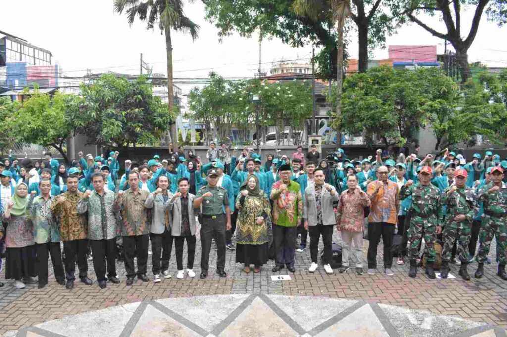 Pelepasan mahasiswa LKMM di halaman depan Unisma (Foto: Istimewa)