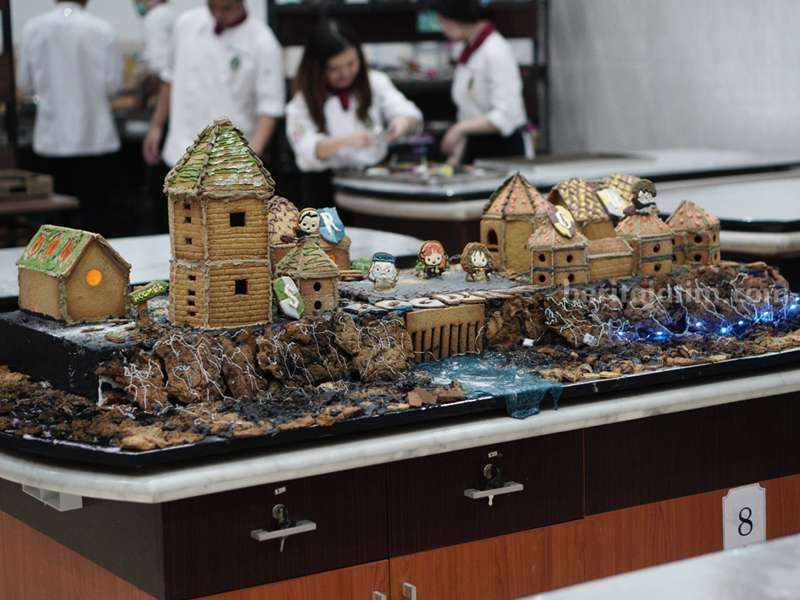 Gingerbrade town karya mahasiswa Akademi Kuliner dan Patiseri OTTIMMO International.
