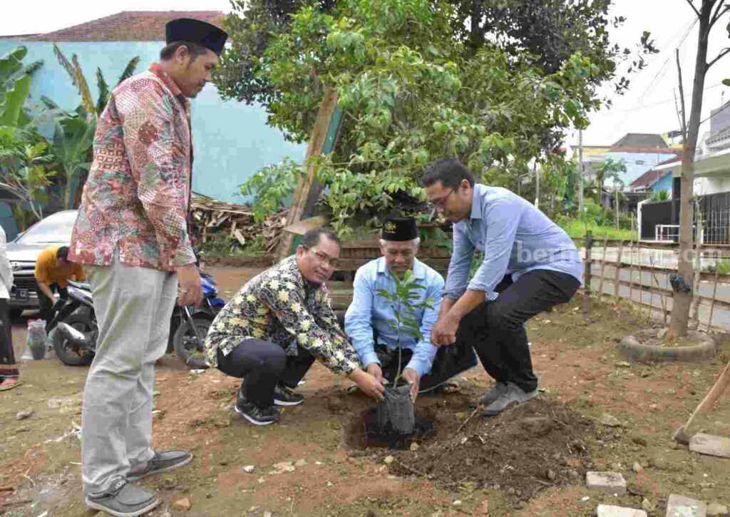 Penanaman pohon di Pondok Pesantren Sabilul Rosyad (Foto: Istimewa)