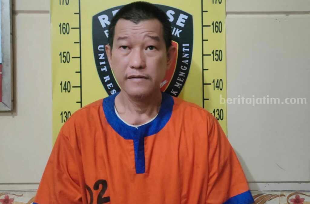 Gelapkan Uang Pelanggan, Lansia Asal Sidoarjo Masuk Bui Ishak pelaku penggelapan saat diamankan polisi