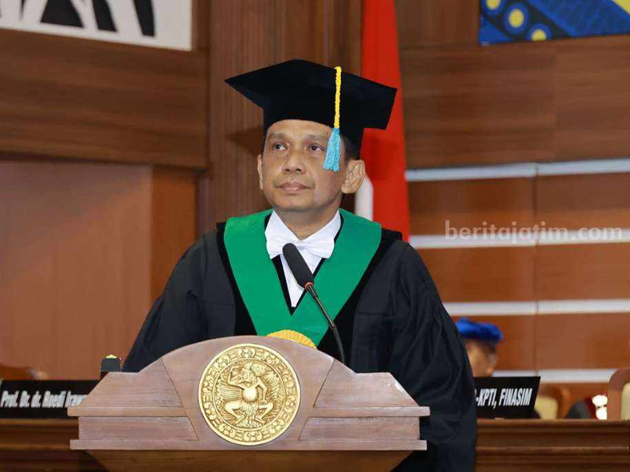 Dikukuhkan Jadi Profesor Unair, Kadinkes Jatim Beber Tantangan dan Strategi Pengendalian PIE-RE Erwin Astha