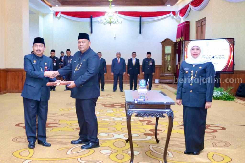 Gubernur Khofifah melantik empat Pejabat Eselon II Pemprov Jatim.