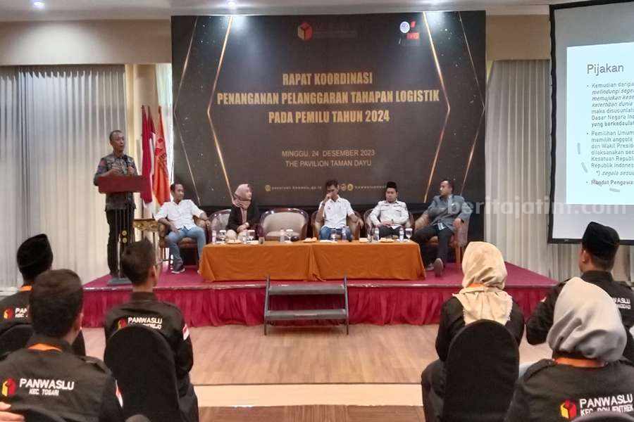 Bawaslu Jatim: Waspadai Pelanggaran Penyaluran Logistik Ketua Bawaslu Jatim saat memberikan arahan di Pasuruan.
