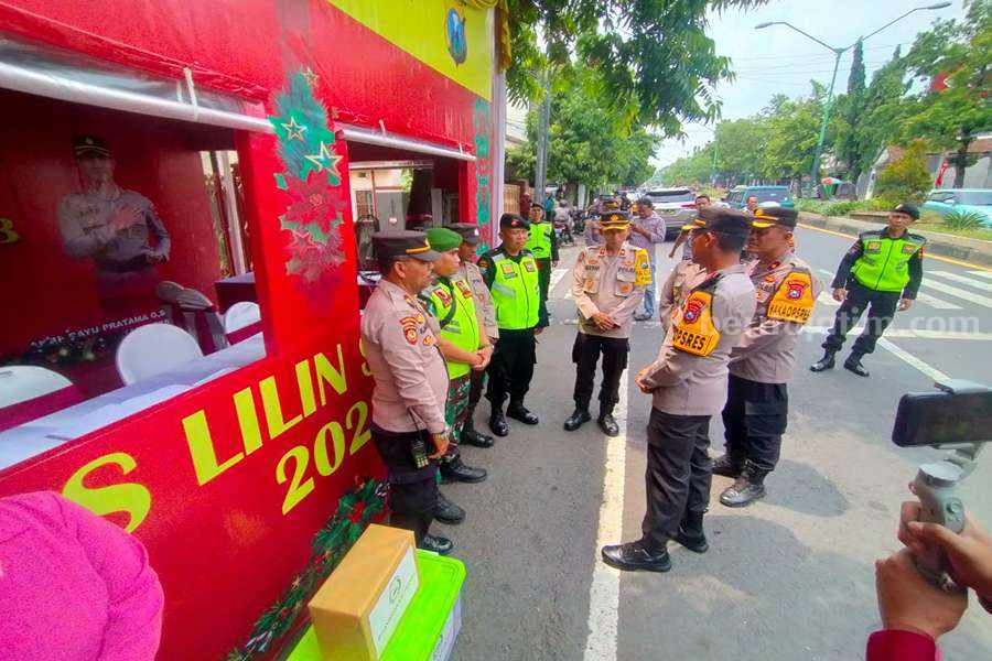 Kapolres Pasuruan, AKBP Bayu Pratama Gabunagi saat melakukan pengecekan.