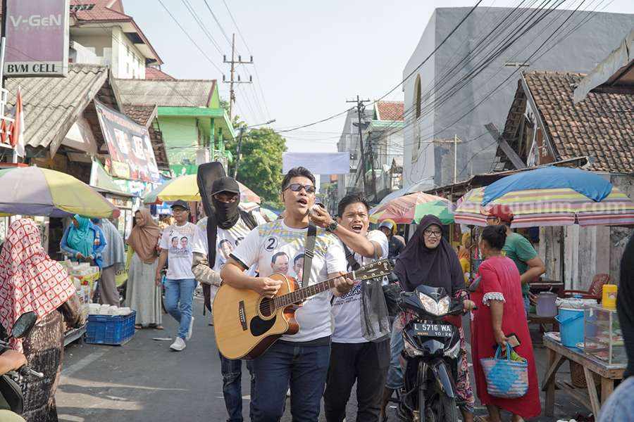 TKD Prabowo-Gibran Jatim blusukan pasar