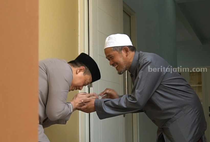 Kapolres AKBP Adhitya Panji Anom (kiri) saat sowan ke Ponpes Mambaus Sholihin