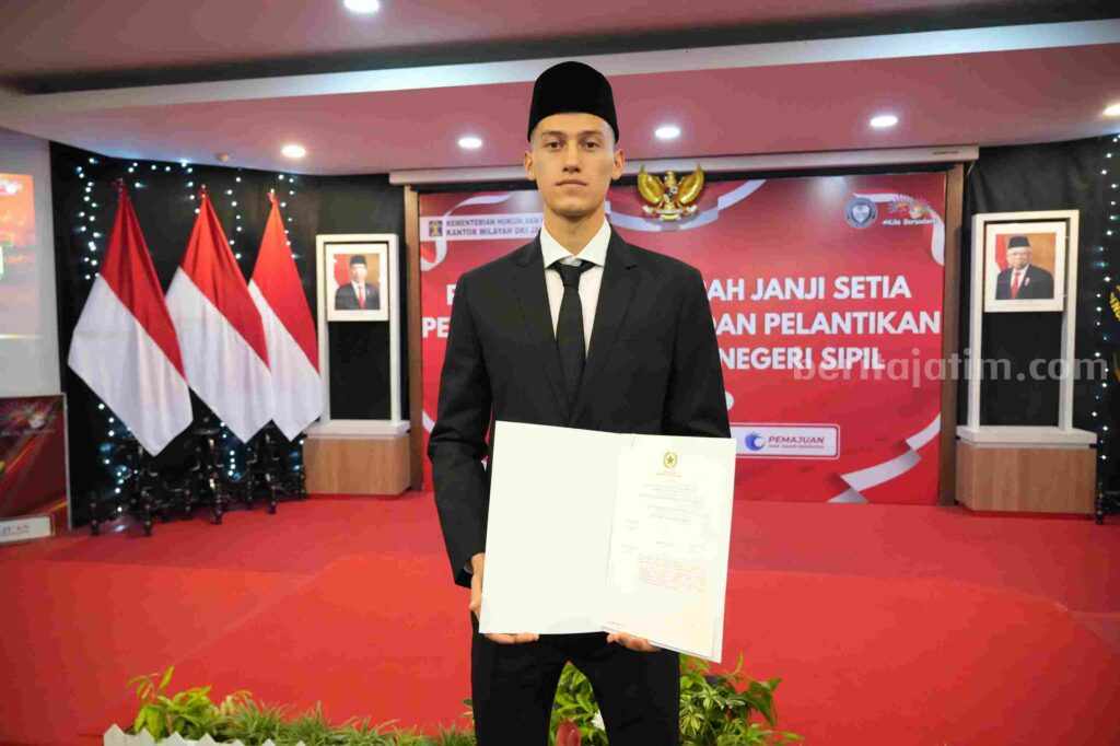 Jay Idzes Siap Bersaing di Lini Belakang Timnas Indonesia Jay Idzes saat menjalani sumpah menjadi WNI. (Foto: PSSI)