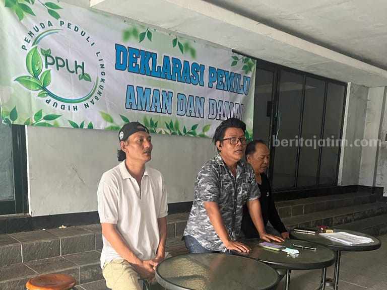 Komunitas Pemuda Peduli Lingkungan Jatim saat menggelar diskusi pemilu damai dan aman