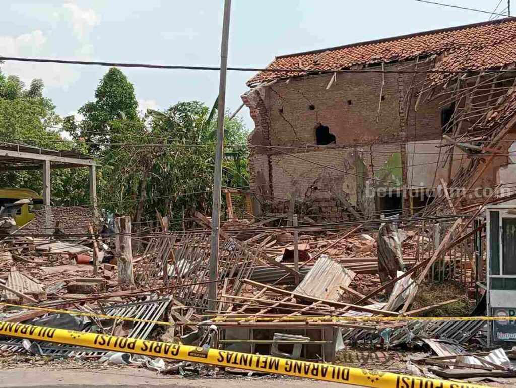 Diduga Mortir Meledak di Bangkalan, 5 Orang Terluka, 1 Meninggal Lokasi ledakan diduga mortir di Bangkalan (Foto: Zamachsari/beritajatim.com)
