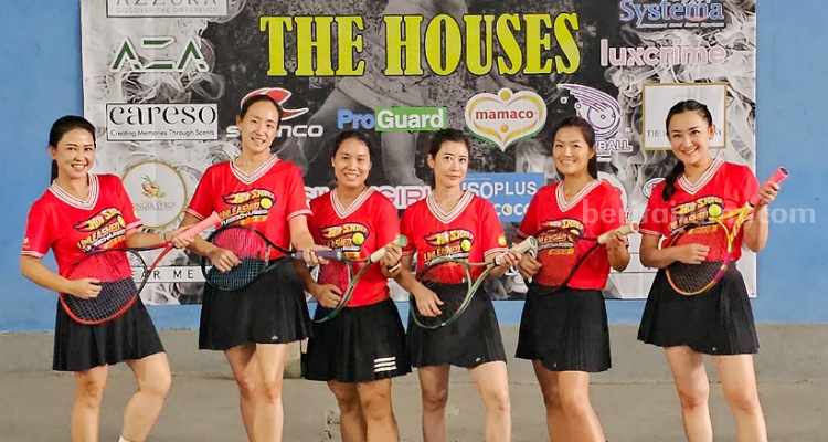 Komunitas tennis surabaya ikuti turnamen di Unesa Surabaya. (Way)