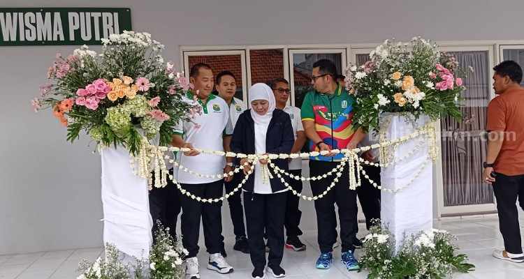 Peresmian mes wisma bulutangkis di Gor Sudirman. (Way)