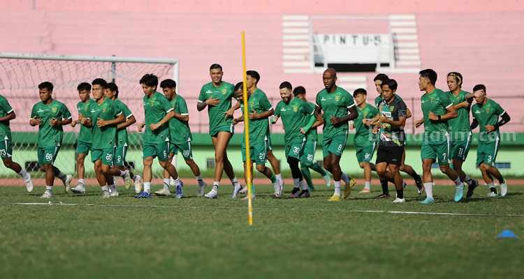 Persebaya Akhiri Nomaden Home, Jamu Persija di GBT Persebaya Surabaya. (Way)