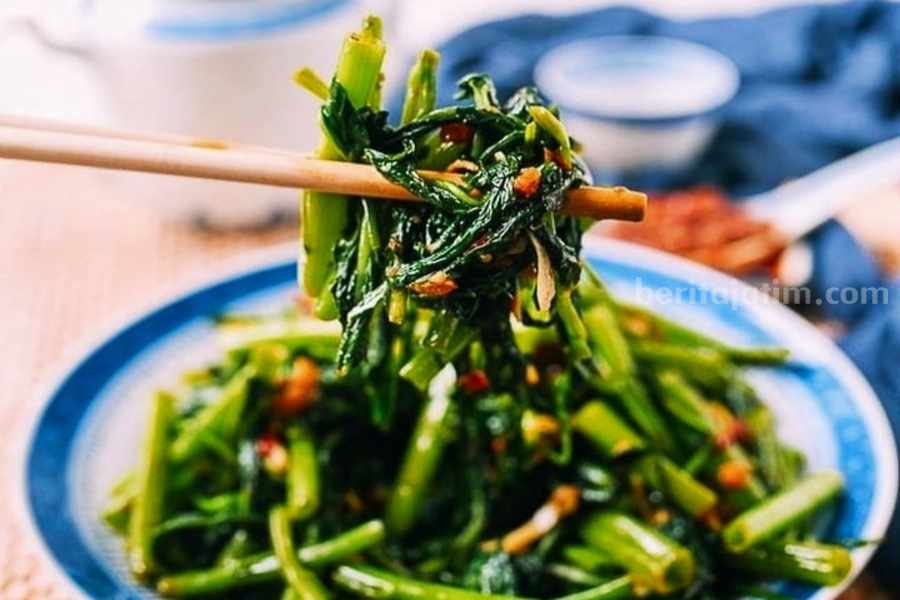 Kangkung Balacan. (Instagram/thewoksoflife)