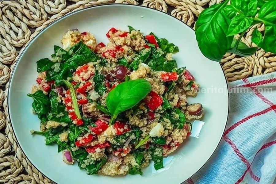Rekomendasi 5 Makanan Vegetarian untuk Malam Natal Salad Quinoa, hidangan Natal untuk yang vegetarian atau sedang diet. (Sumber Instagram/simonasfoodblog)