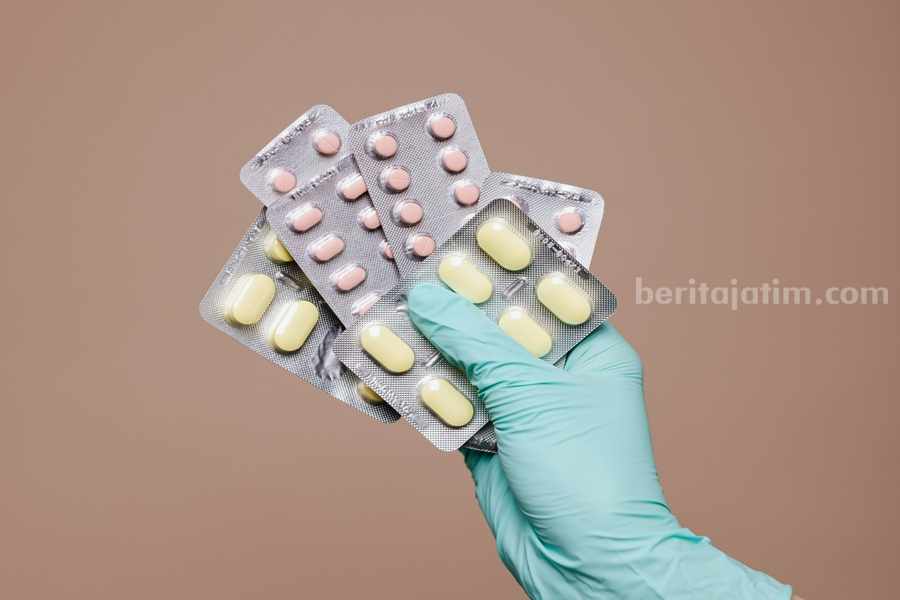 4 Obat Nyeri Paling Efektif Tanpa Perlu Resep Dokter Ilustrasi obat nyeri paling efektif di apotek yang bisa dibeli tanpa resep dokter. (Pexels/Karolina Grabowska)