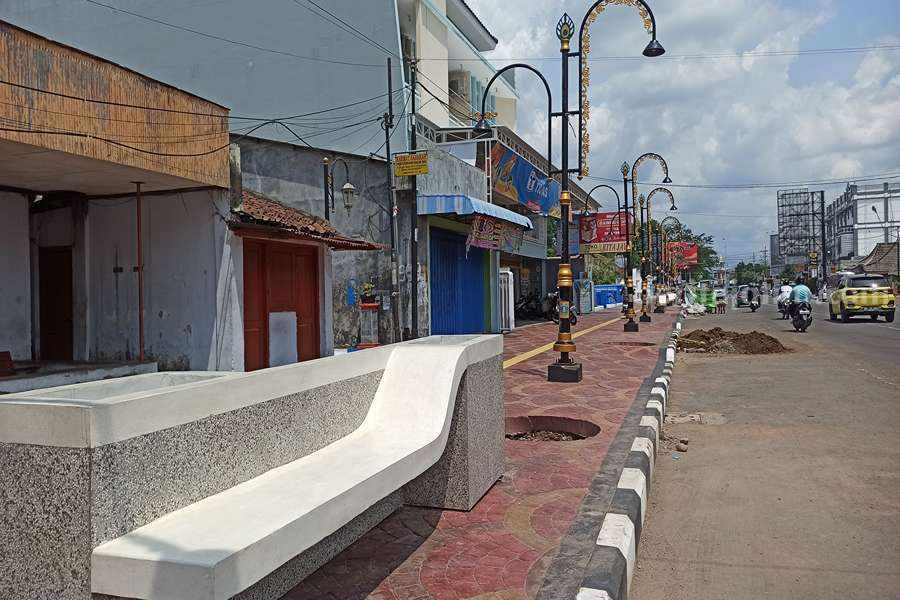 Pedestrian di Jalan Gajah Mada Ponorogo yang pembangunannya hampir selesai. (Foto/Endra Dwiono/Beritajatim.com)