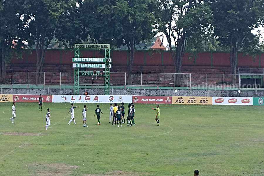 Jalannya pertandingan di Stadion R Soedarsono yang berlangsung sengit.