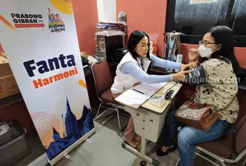 TKN Fanta Bersihkan Rumah Ibadah dan Cek Up Gratis