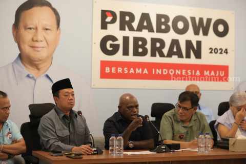 Natalius Pigai Pastikan Prabowo Bersih dari Tuduhan Pelanggaran HAM
