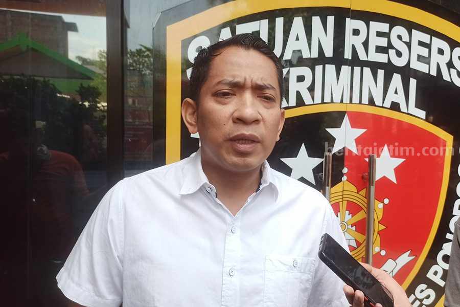 Polres Ponorogo Amankan 8 Terduga Penyerang Bus Rombongan Pemain dan Ofisial Perspa Pacitan Kanit Pidum Satreskrim Polres Ponorogo Ipda Guling Sunaka (Foto/Endra Dwiono/Beritajatim.com)