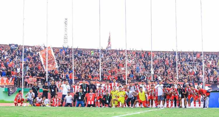 Deltras FC Bidik GBT Sebagai Home Base Sementara Tim Deltras FC berfoto di Stadion Gelora Delta Sidoarjo. (Way)