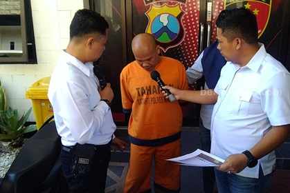 Pelaku saat menjalani pemeriksaan di Polres Malang