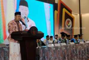 Pesan Kiai Mahfud Bagi Lulusan IAI Al-Khairat Pamekasan