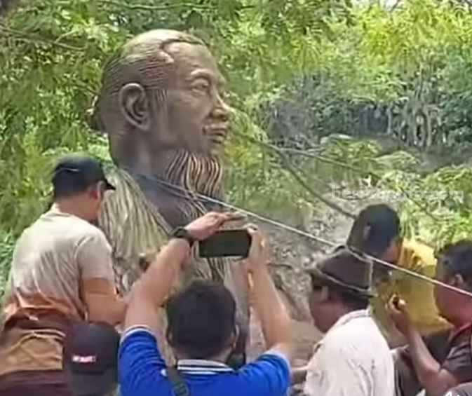 Patung di wisata setigi dirobohkan warga