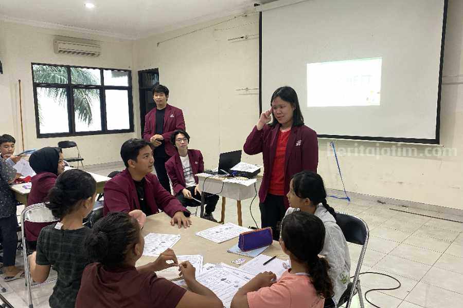Fikom Universitas Ciputra Surabaya Gelar Pelatihan Bahasa Inggris untuk Anak