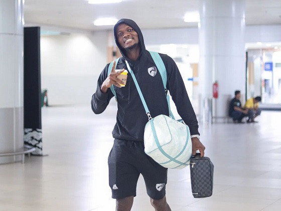 Victor Mansaray memutuskan berpisah dengan PSM Makassar meski baru dua bulan bergabung dengan tim. Foto: Instagram PSM