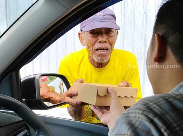 Konten Kreator Blitar Sedekahkan Penghasilan dari YouTube kepada Duafa blitar