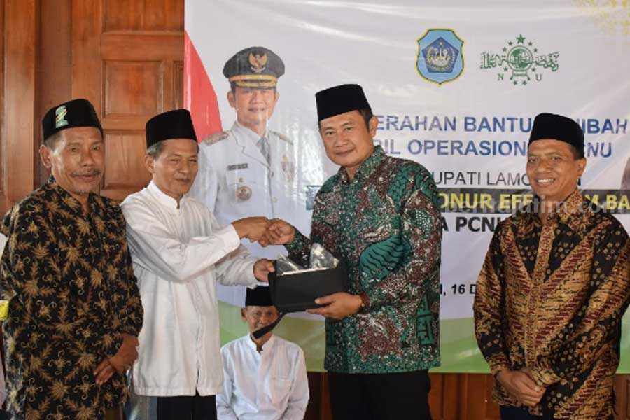 Penyerahan satu unit mobil operasional dari Pemkab Lamongan kepada PCNU Babat.