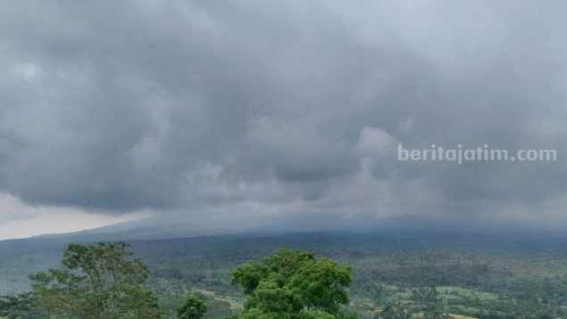 Siaga III, Gunung Semeru Terekam Erupsi 24 Kali semeru