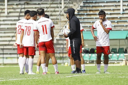 Joko Susilo mantan pelatih Arema harus angkat kaki dari Sada Sumut FC usai gagal membawa tim ini lolos ke babak 12 besar. Foto: PT LIB