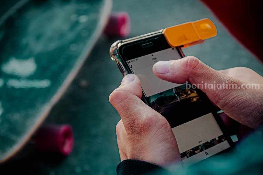 Cara Isi Saldo E-Tol Lewat M-Banking Dengan Fitur NFC Ilustrasi isi saldo E-toll gunakan fitur NFC di smartphone. ( Pexels/Linkon Barcelos)
