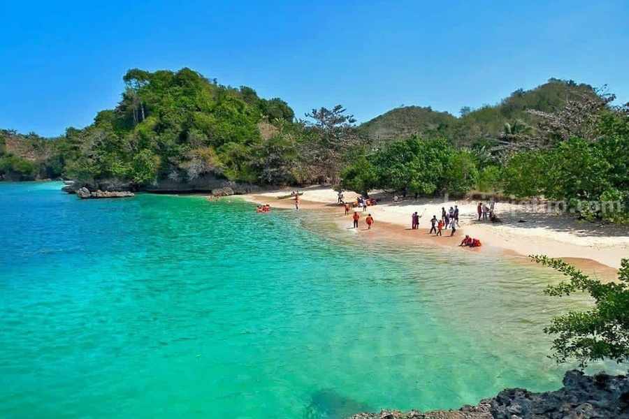 Pantai 3 Warna, pantai di Malang yang tutup saat libur Natal dan tahun baru 2024. (Sumber foto: Instagram/exploredolan.id)
