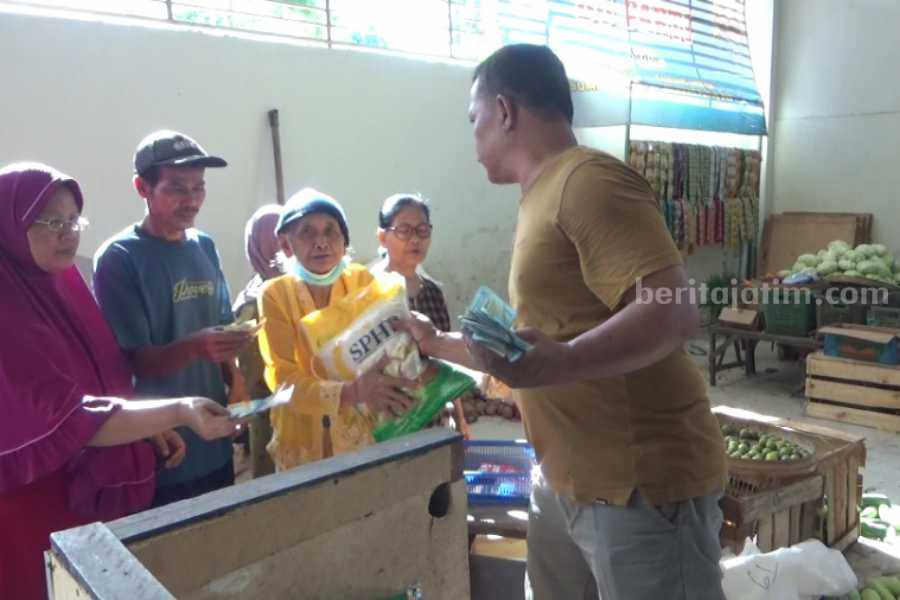 Warga Ngawi Berebut Beras SPHP, Stok Minim