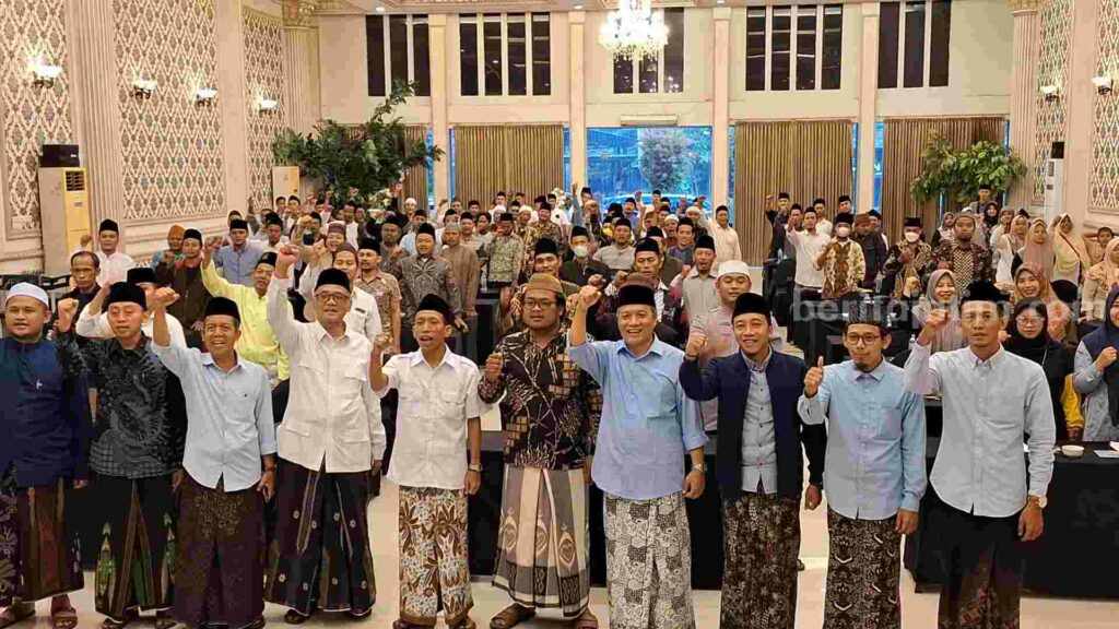 Ikrar Santri Nderek Kyai Prabowo-Gibran menang satu putaran di aula salah hotel di Kota Mojokerto. [Foto:Misti/beritajatim.com]