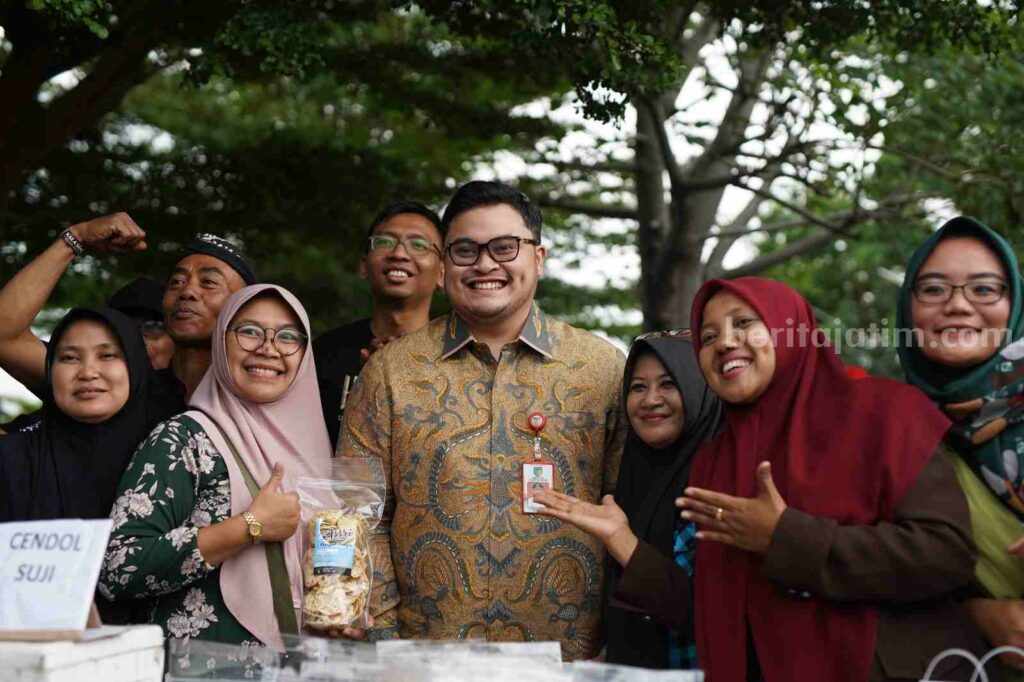 Mas Dhito Dorong Guru di Kabupaten Kediri Punya Usaha WhatsApp Image 2023-11-30 at 22.21.44_11zon