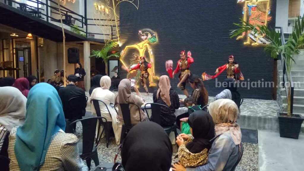 Politisi Muda di Kediri Buka Coffeeshop dengan Konsep Budaya WhatsApp Image 2023-12-01 at 14.05.30_11zon