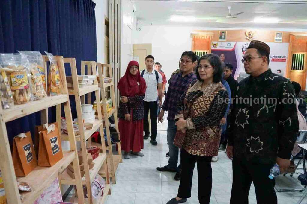 Pj Wali Kota Buka Business Coaching Kediri Youth Entrepeneur, Diikuti 150 Pengusaha Muda WhatsApp Image 2023-12-02 at 16.29.08_11zon
