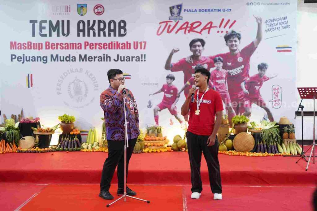 Bupati Kediri Apresiasi Beasiswa Hingga Sepatu Bola WhatsApp Image 2023-12-05 at 07.19.25_11zon
