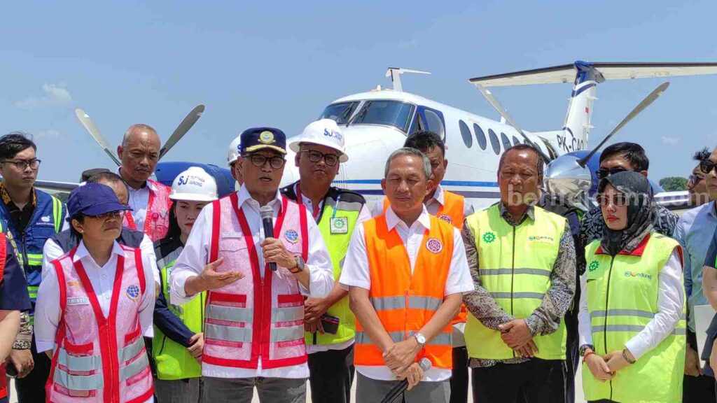 Menhub Budi Karya Tinjau Kalibrasi Bandara Dhoho Kediri WhatsApp Image 2023-12-08 at 14.16.23_11zon