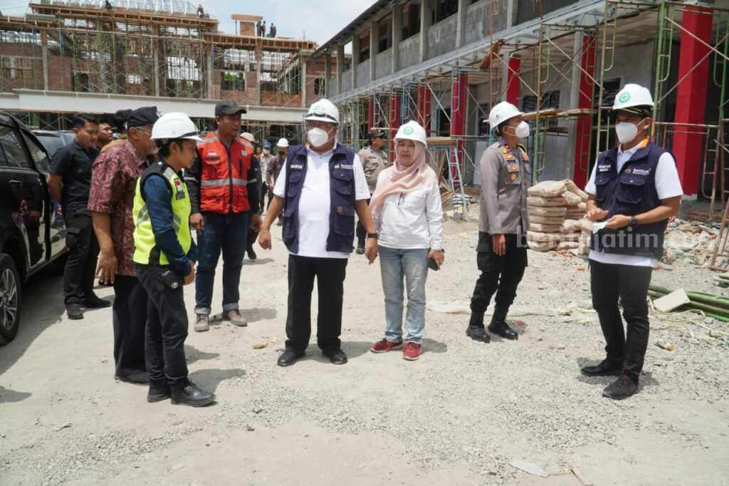 Wali Kota Blitar Santoso melakukan peninjauan sejumlah proyek strategis.